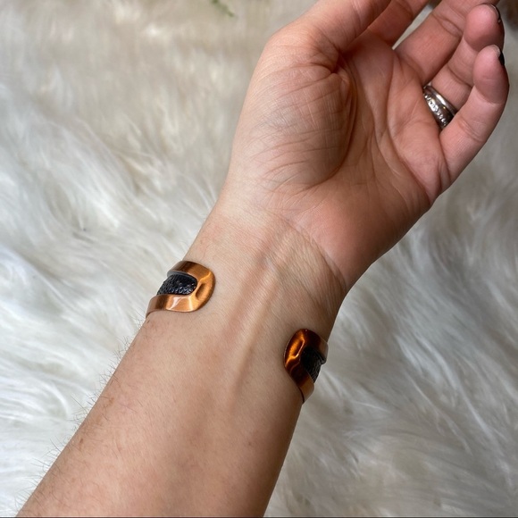 Vintage Copper Bell Marked Black & Copper Modern Textured Bangle Bracelet - Picture 6 of 9